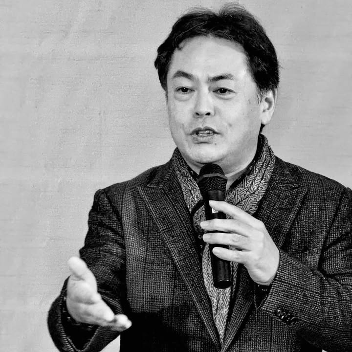 八納 啓造